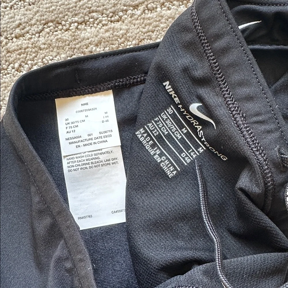 Like New Nike Swim HydraStrong Essential Black Men's Swim Brief Size Medium 30”